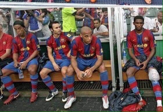 Footballogue's tweet photo. [#Image] Le "banc" du Barça en 2008 ! 😍 https://t.co/UgmvREjNAf