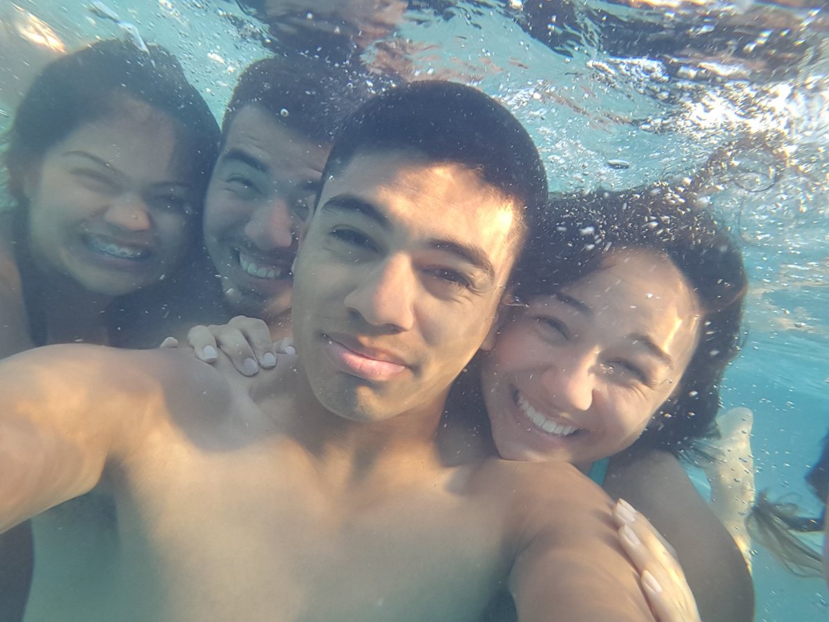 Had an awesome time yesterday with some great friends. Night to remember 
#underwaterselfie #gradparty