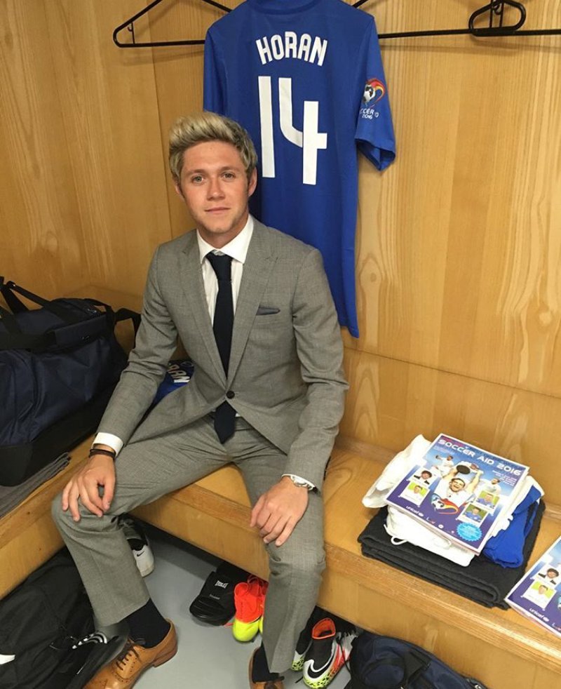 Ndzm1d's tweet photo. Niall vía su cuenta de Instagram. El día de hoy, 05 de Junio. #SoccerAid2016 #Ndzm1d https://t.co/CMN41YhV2m