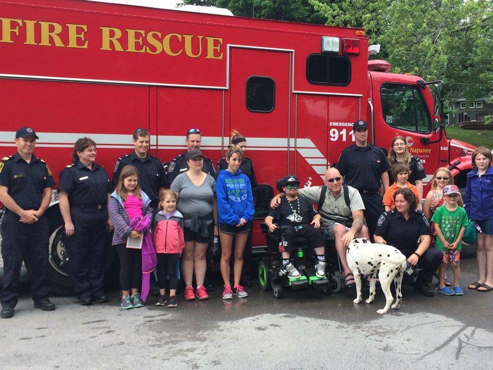 captboomhower's tweet photo. A little rain couldn't stop a great MD walk! #makemusclesmove @MD_Canada @PamelaMusgrave @GNPFFA https://t.co/N8Any7Zv0g
