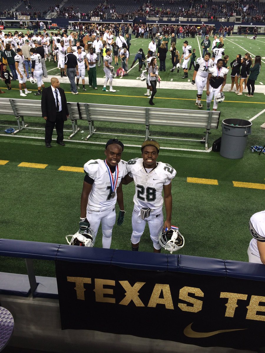 BiG_EZ7's tweet photo. Forever cedar park high #gowolves https://t.co/JzIR40eOzg
