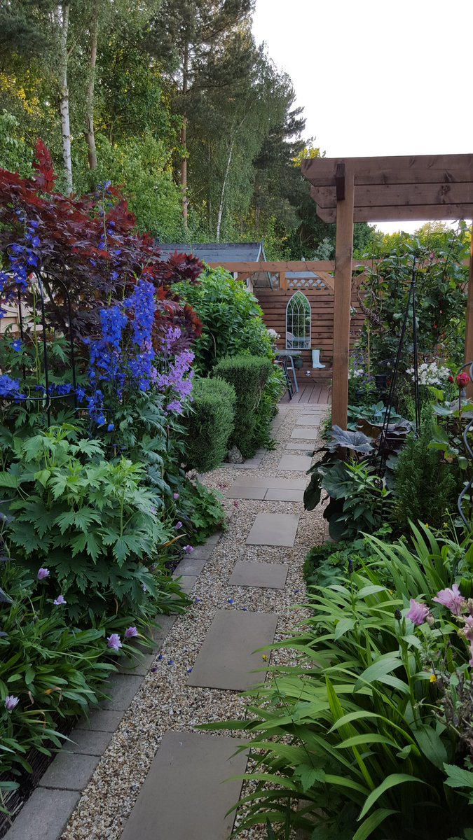 mikecn055's tweet image. Great summer evening here in @ourburysteds Garden maturing for #26thJune Moreton Hall Open Gardens @TheCoffeeHouse5