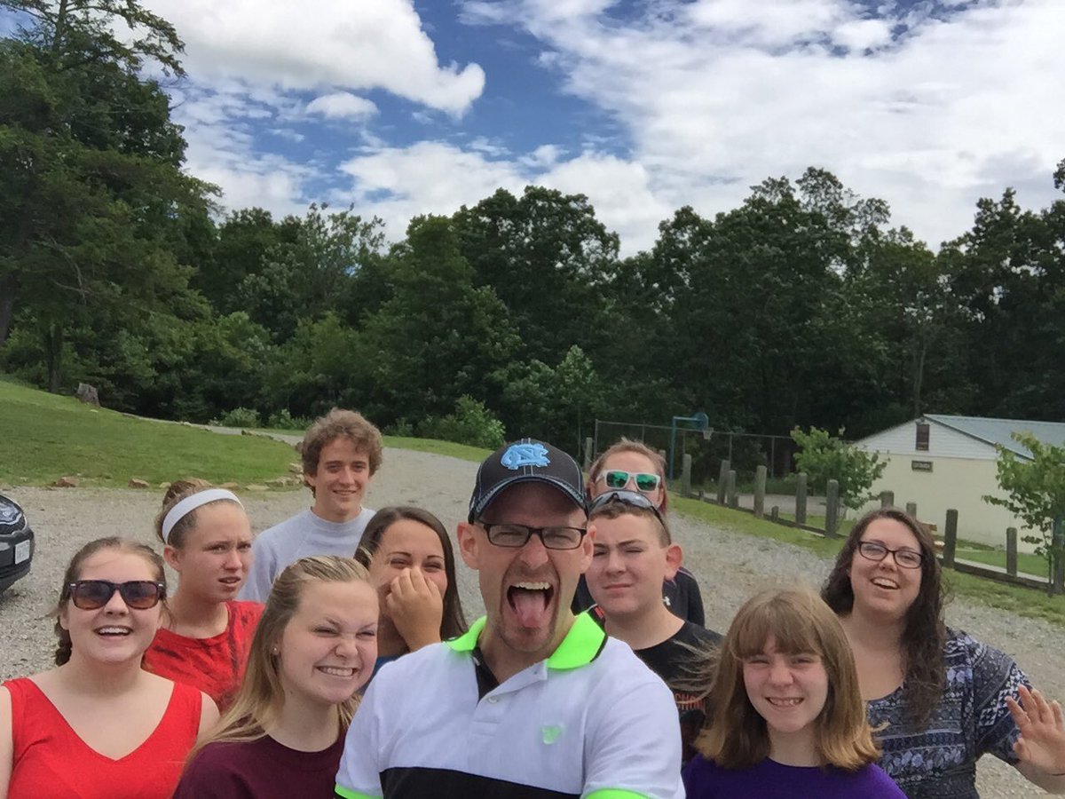 bradturner540's tweet photo. Hung out with some friends and a selfie stick this weekend
#SpringWeekend2016 https://t.co/x50E4jEmWq