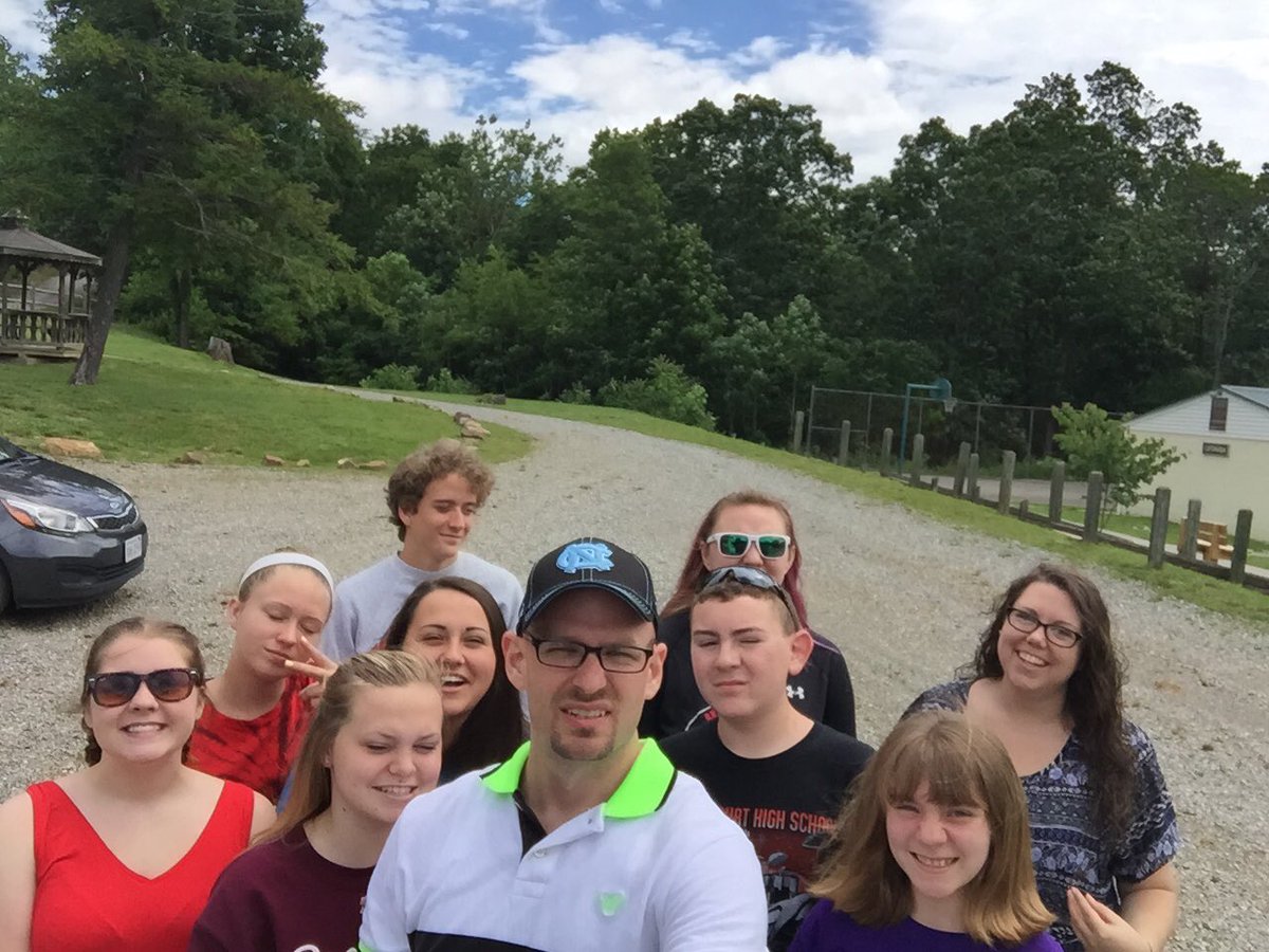 bradturner540's tweet photo. Hung out with some friends and a selfie stick this weekend
#SpringWeekend2016 https://t.co/x50E4jEmWq