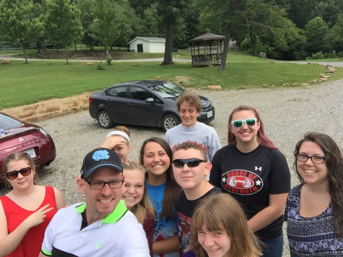 bradturner540's tweet photo. Hung out with some friends and a selfie stick this weekend
#SpringWeekend2016 https://t.co/x50E4jEmWq