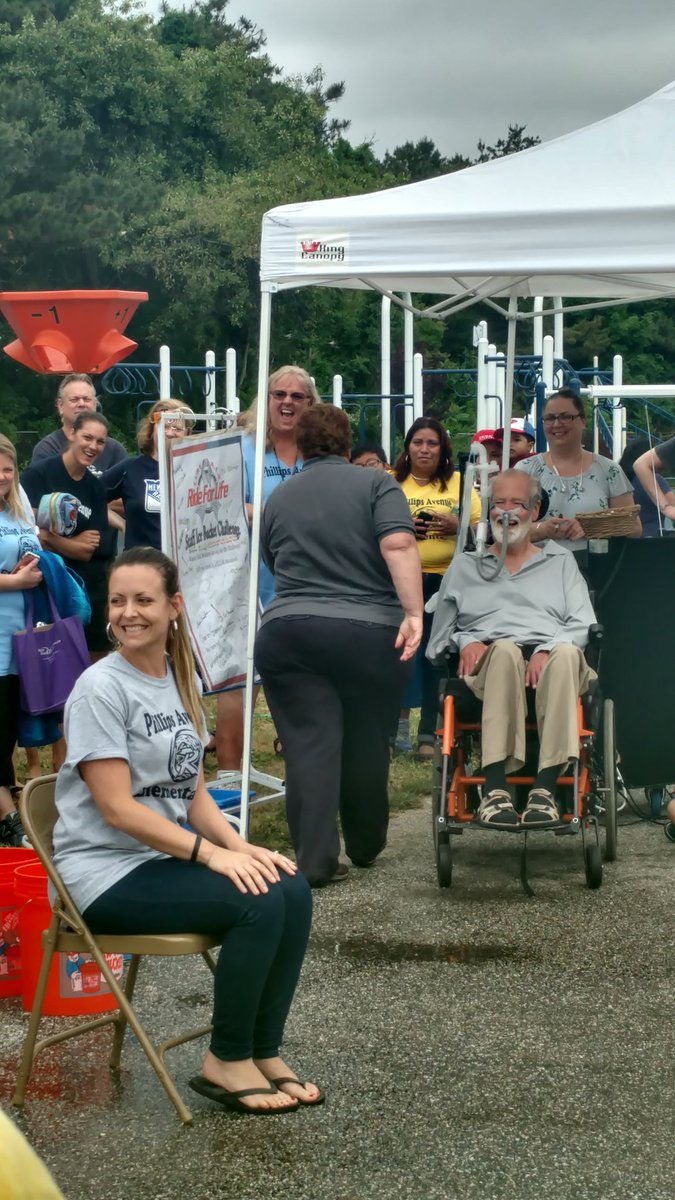 LWallace4u's tweet photo. Such an honor to have Mr. Pendergast attend our Bucket Challenge 2016. @PhillipsAveElem #phwaves @ALS_RideForLife https://t.co/FgBQv2LKoO