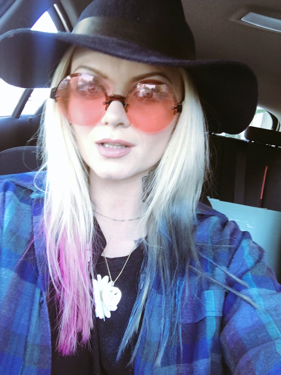 PollyJames's tweet photo. @Lee_Hatim thanks for the makeup honey! I don't have a good pic a party from this with my shades on! πππΌππ #brows ππ½ https://t.co/NIxwA7tux4