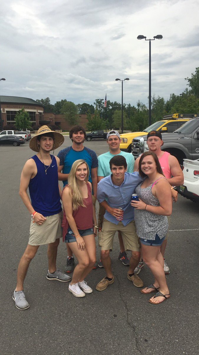 ashleighxhope's tweet photo. Rts was pretty good with yall🍻🎤😈 https://t.co/D51MfJLgP9