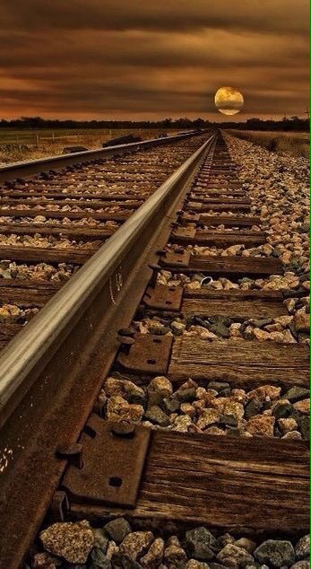 So,
So you think you can tell
Heaven from Hell
blue skies from pain
Can u tell a green field
from a cold steel rail?