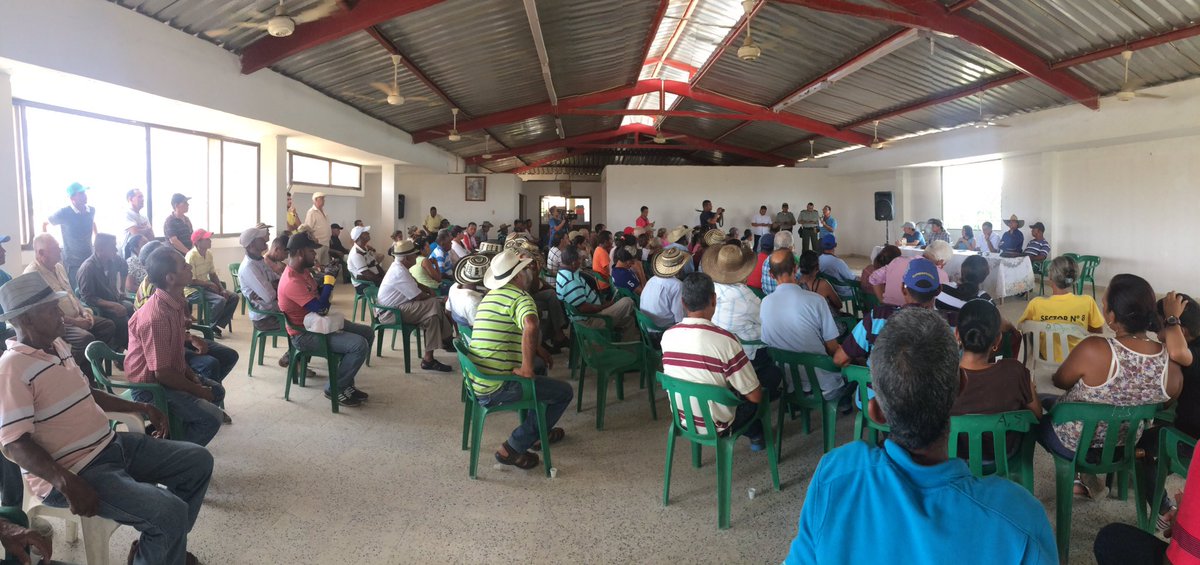 Gobatlantico's tweet photo. El respaldo a beneficiarios del Programa de Repoblamiento Bovino continúa: 404 reciben fertilizantes en Manatí https://t.co/fWdnbDv5X6
