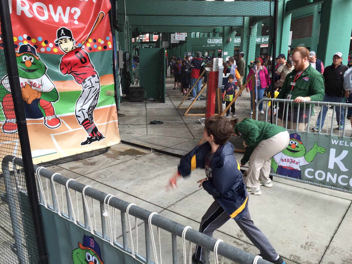 HCS__Jason's tweet image. Family trip to Fenway!
