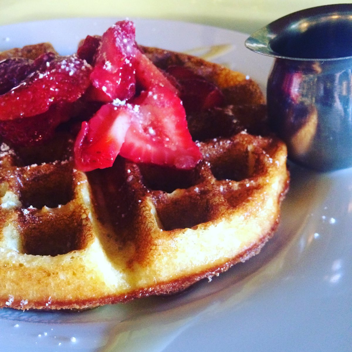 KernsKitchenPDX's tweet photo. Dreamy cornbread waffle with strawberries 🍓✨ #brunch #pdxeats #pdxpics #pdxnow https://t.co/Oxcf0W0hb6