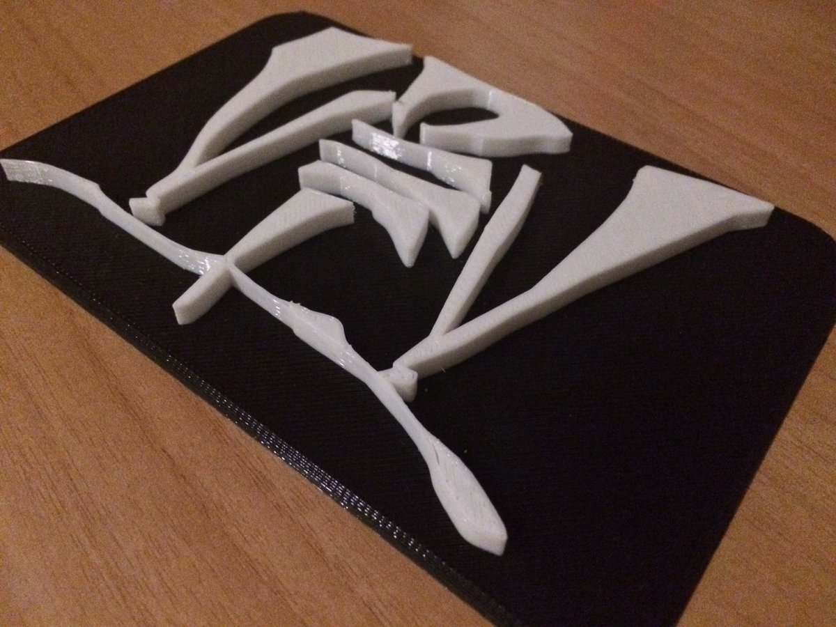 RobertoBrunM's tweet photo. @VioladoresVerso estaba deseando haceros un homenaje. He imprimido y diseñado en 3D vuestro gran logo. AMOS DEL RAP. https://t.co/z7doANhimw