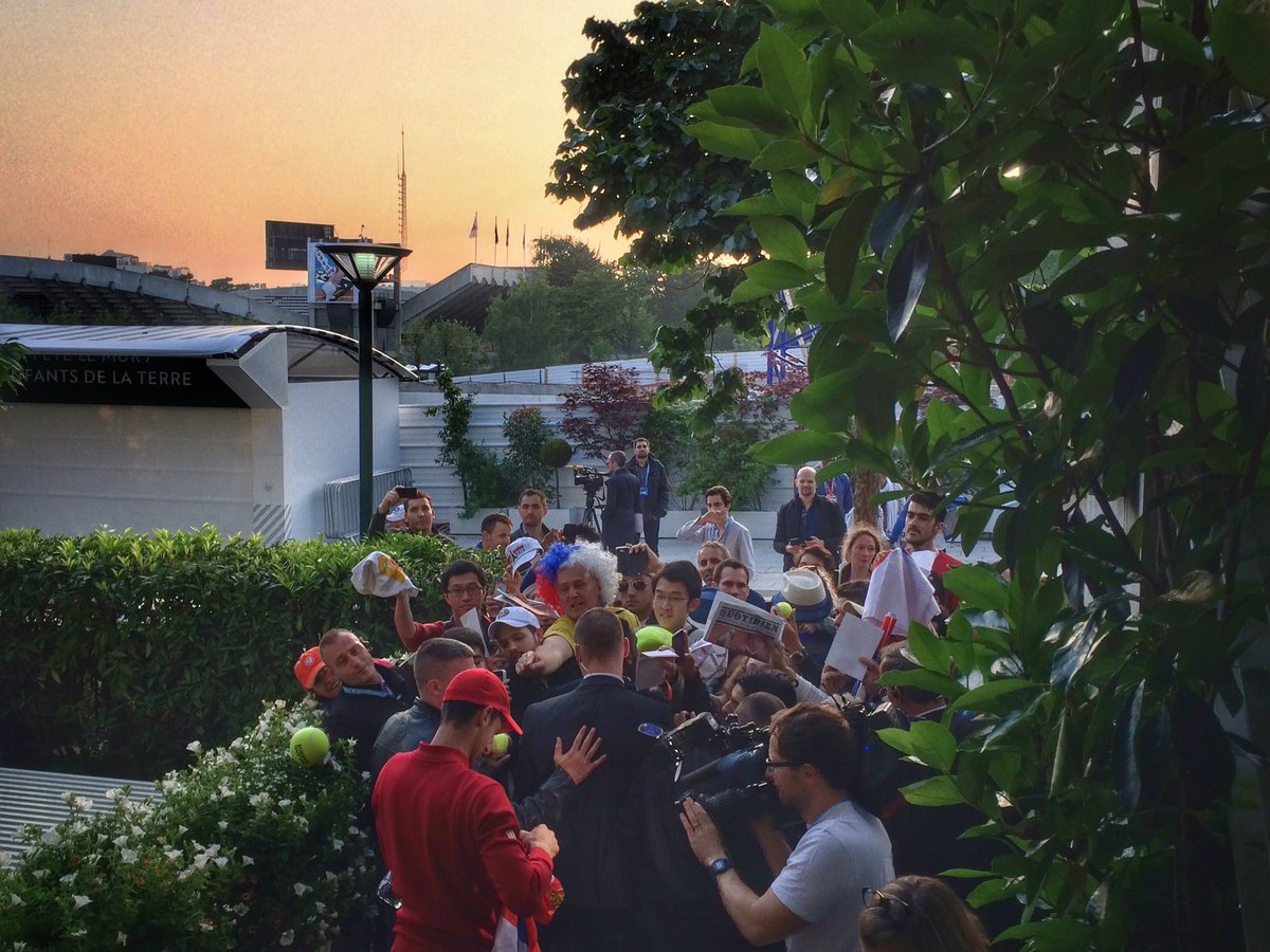 rolandgarros's tweet photo. Those unseen moments that make you a genuine champion. #InsideRG #RG16 https://t.co/jcDQ6OUeMJ