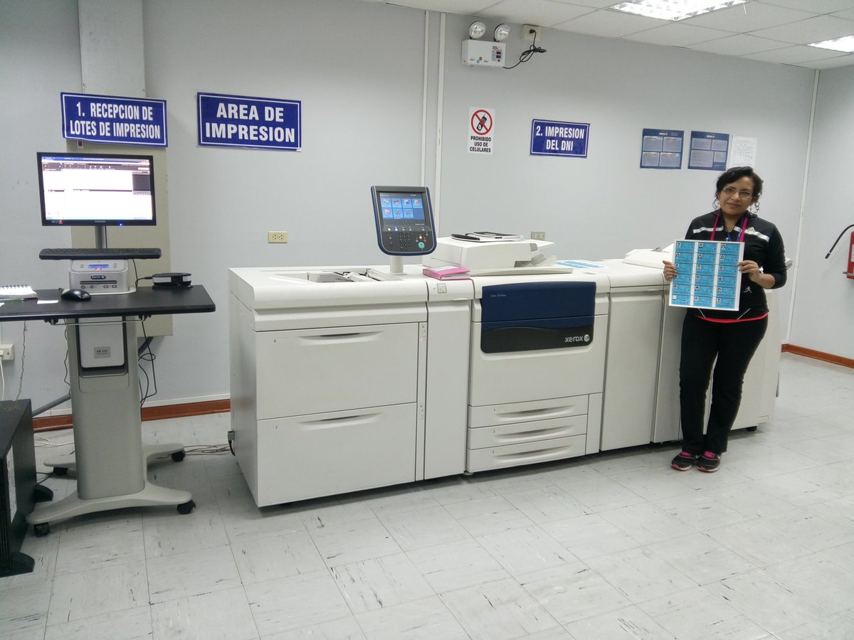ReniecPeru's tweet photo. Nuestro reconocimiento al personal encargado de imprimir, recortar, enmicar y dejar listos los DNI para su entrega https://t.co/74iN53VYMt
