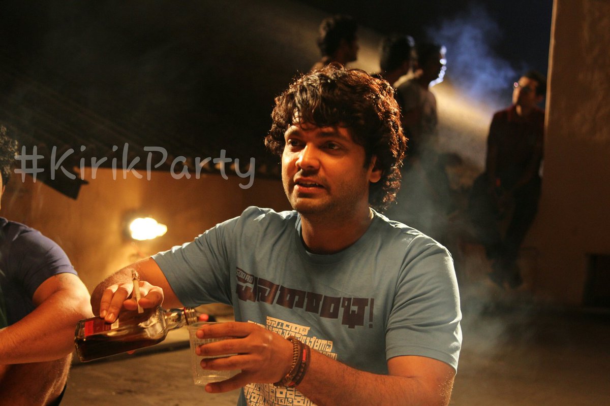 KirikParty's tweet photo. Happy birthday to the #kirikparty @rakshitshetty 
@shetty_rishab @paramvah  @rashmikamm @imRajKiranRaj @ChuTneyPuDi https://t.co/aghgejgz6L