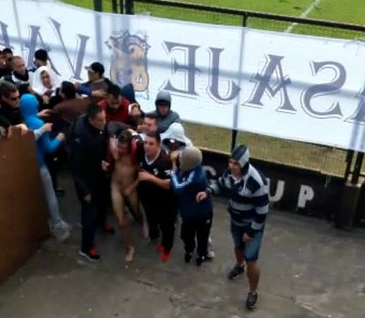 pablocarrozza's tweet photo. La barra de Platense debió sacar a un joven de Atlanta golpeado y desnudado por los propios hinchas en la popular. https://t.co/zB770Xpe2H