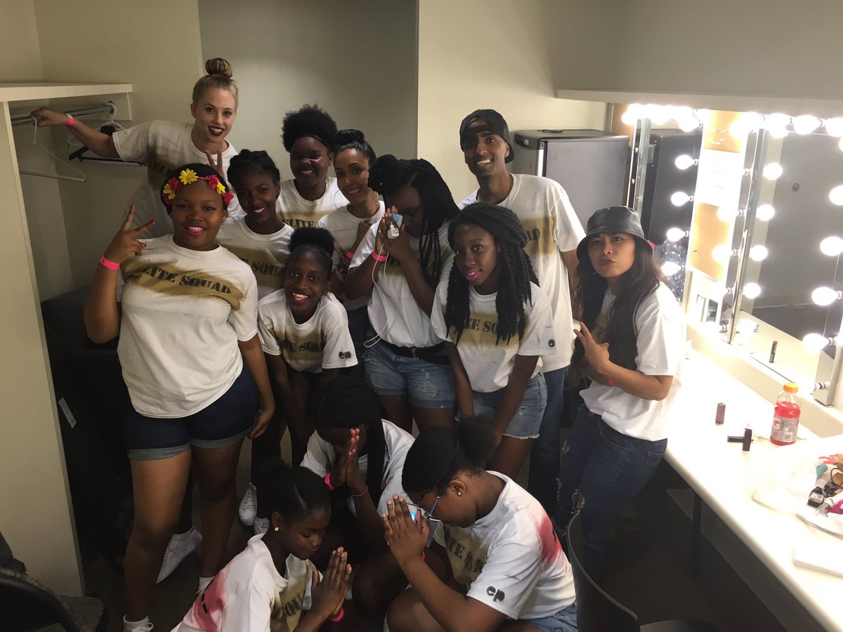 kevinmotiram's tweet photo. Quick chat in the dressing room before we take the stage!! Let's goooooooo!!! #ELITESQUAD #STOMPTO2016 https://t.co/L4BWmualUF