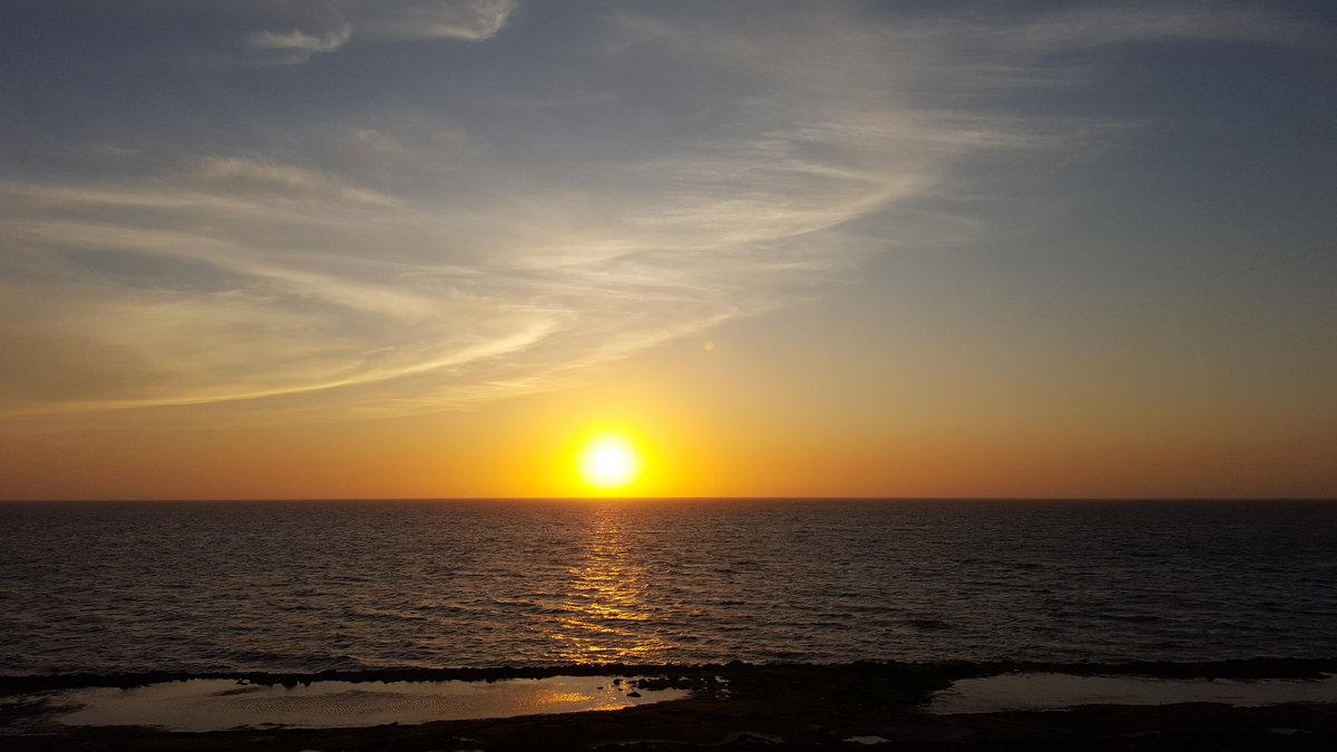 Havenlust's tweet photo. Good Evening Twitterworld ❤ Sunset One Minute Ago ❤ #holland #samsung #europe #stormhour #love #buienradar #happy https://t.co/OD5EXQv0BD