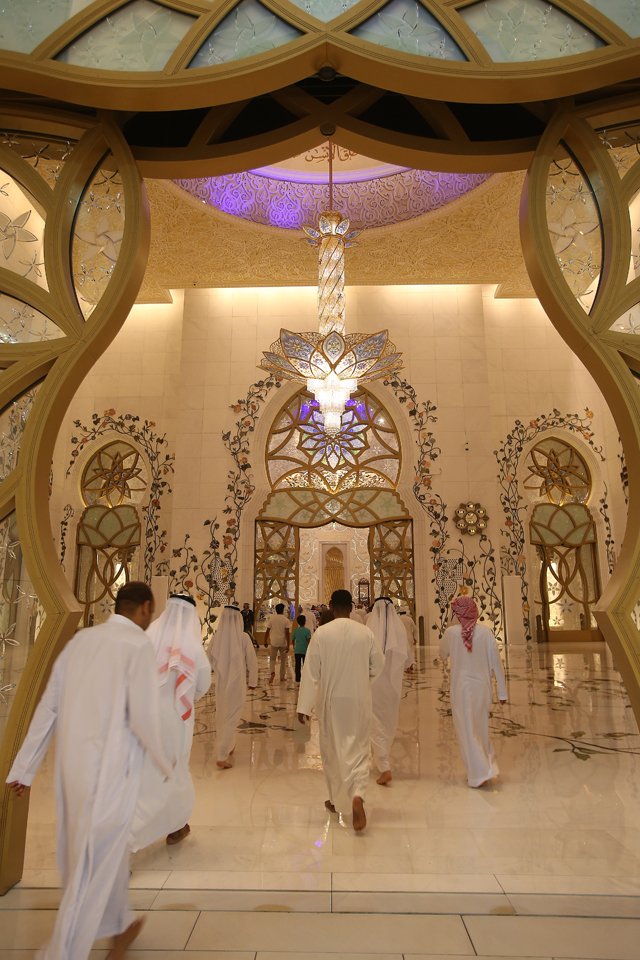 AbuDhabiLife's tweet image. صلاة التراويح من مسجد الشيخ زايد بأبوظبي ليلة أول رمضان
#رمضان_كريم
#رمضان_مبارك