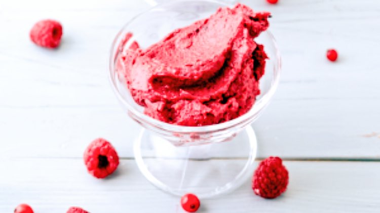 fridaboisen's tweet image. Sugen på något riktigt gott - och nyttigt? Varsågod: Supergod hallonglass utan socker. 😍 topphalsa.se/supergod-hallo…