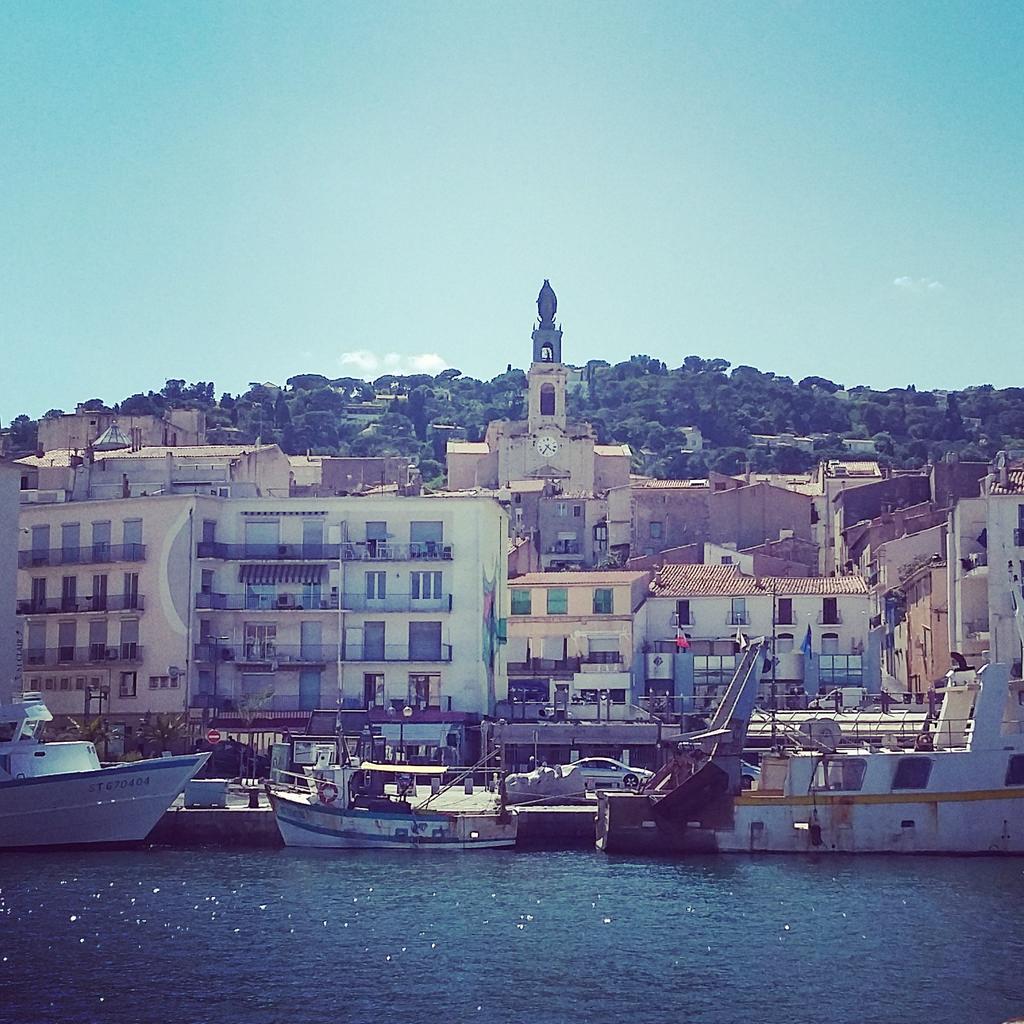 flittingfergie's tweet photo. Sete: 87 miles down #Ride2Remo is underway raising money for @PlanUK @CBRE_EMEA https://t.co/17HUXlO6Qe