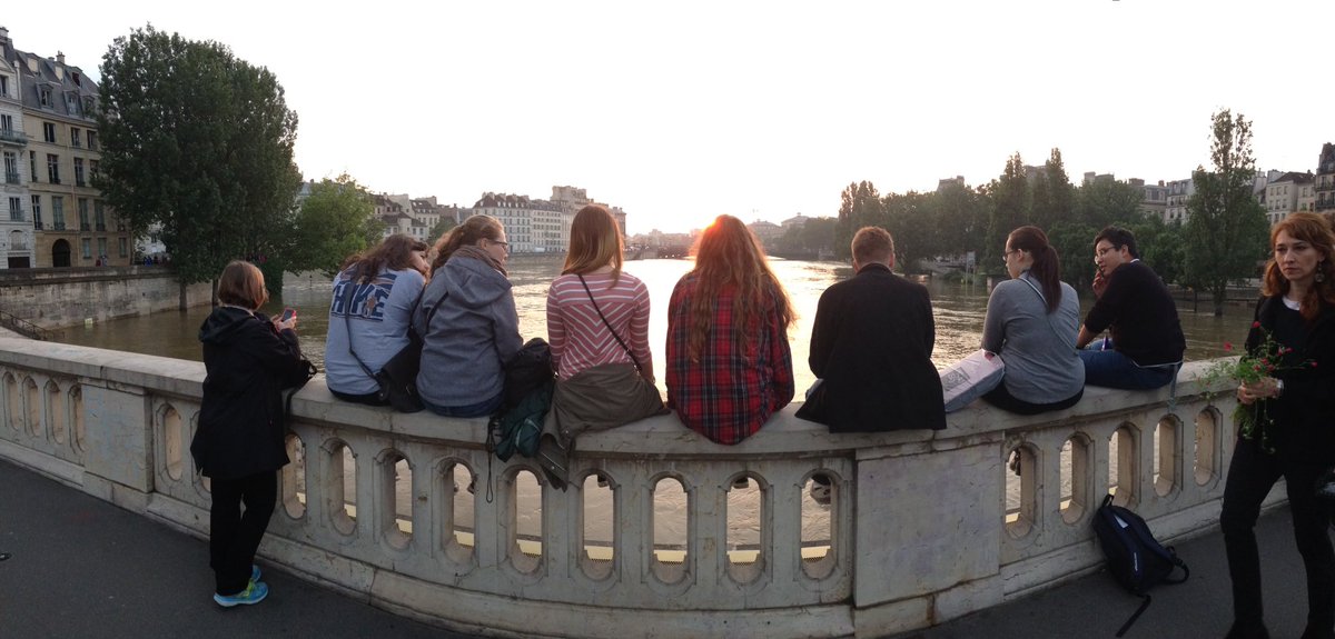 ecf_lmrussell's tweet photo. Sunset on a bridge. #ecfparis2016 https://t.co/WxATgO8oPZ