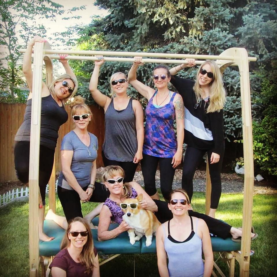 HeelingSole's tweet photo. Their future's so bright they gotta wear SHADES!
#Ashiatsutraining #ashiatsuclass #ashiat… https://t.co/hvf0BxmFhQ https://t.co/JKakMW6rRe