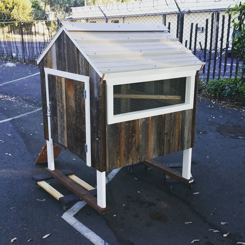 PaulRarePoultry's tweet photo. #coop #reclaimedwood #capecod #chickencoop #CustomCoops #reclaimedwood #minicapecodcoop https://t.co/jIke0NBJMz