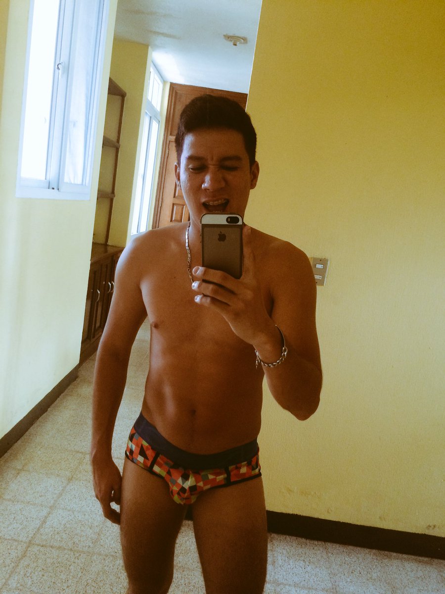Jeduar18's tweet photo. Domingo es para andar como uno quiera... #muycomodo https://t.co/hAOPPUF2IM