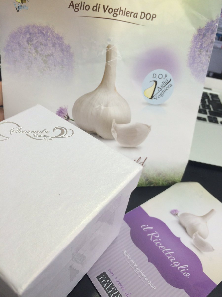 イタリアから「黒にんにく」のサンプルが届きました。