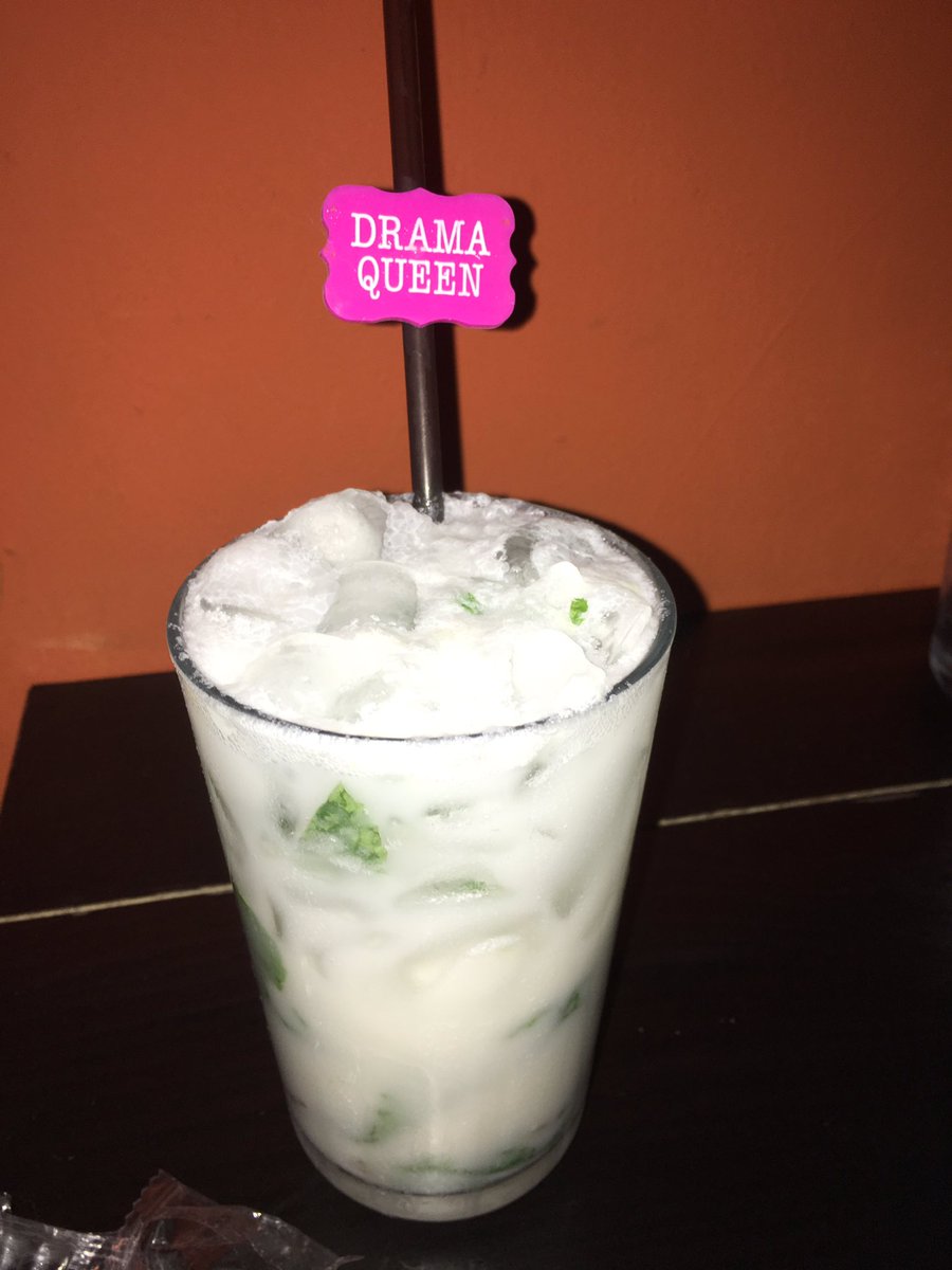 _petuniacat's tweet image. Don't be such a Drama Queen and Drink a Mojito. @ Rock 'N Go 🍸🍻🍾🍹🍷 #MojitoDeCoco