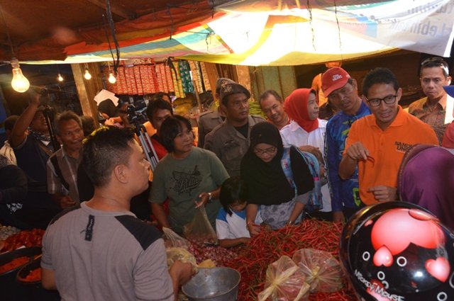 Sandiga Uno Kunjungi Pasar Pariaman
pariamankota.go.id/2016/06/06/san…