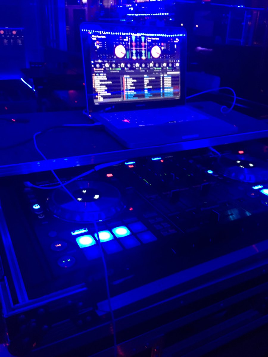DJPRIMETIME10's tweet photo. WORKING HOURS EVEN ON A SUNDAY #DJPRIMETIME #TEAMGOGETTAS #VYBEZUPRADIOHD #PARTYLIFE @TeamGoGettas @vybezupradiohd https://t.co/4bHcFlxGof
