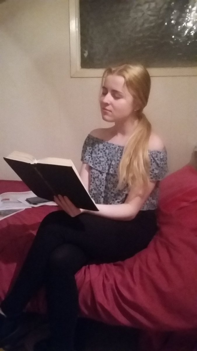 clobuckleyx's tweet image. Katies reaction to reading your book 😂 @davidwalliams