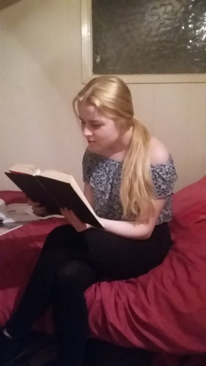 clobuckleyx's tweet image. Katies reaction to reading your book 😂 @davidwalliams