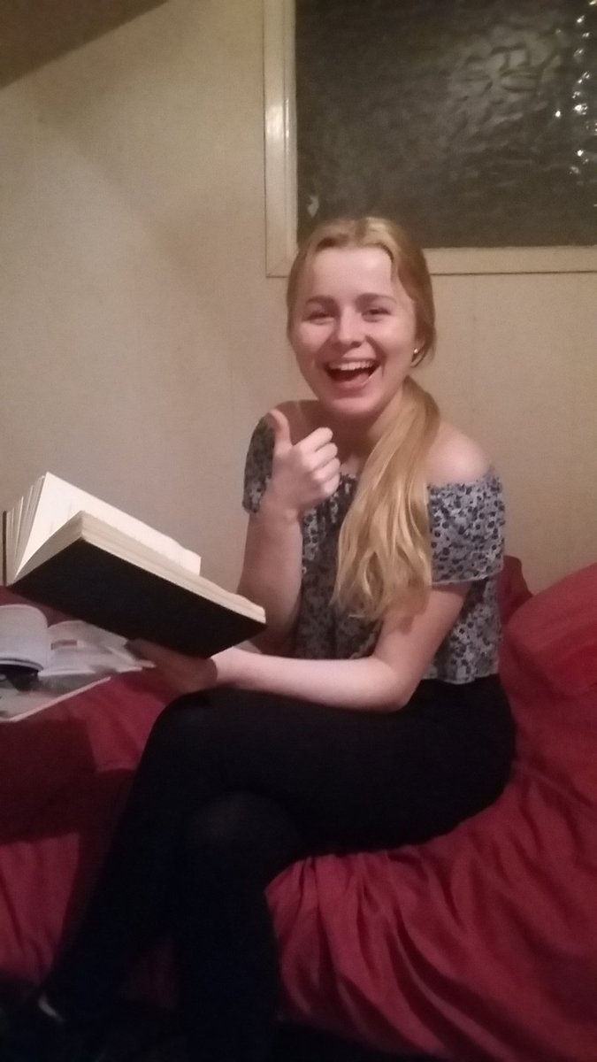 clobuckleyx's tweet image. Katies reaction to reading your book 😂 @davidwalliams
