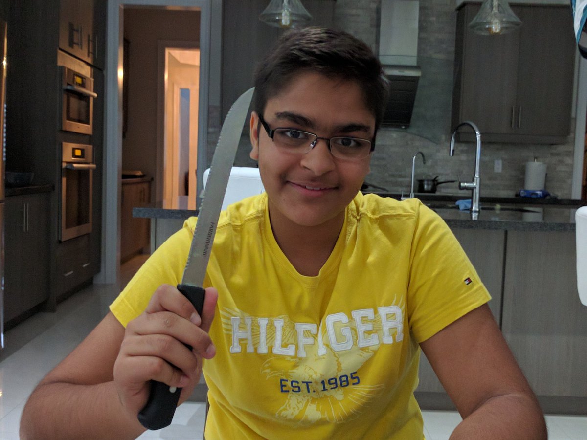TeamEggmen's tweet image. Back to work! Sheel is ready to make an eggcelent project! #210phys