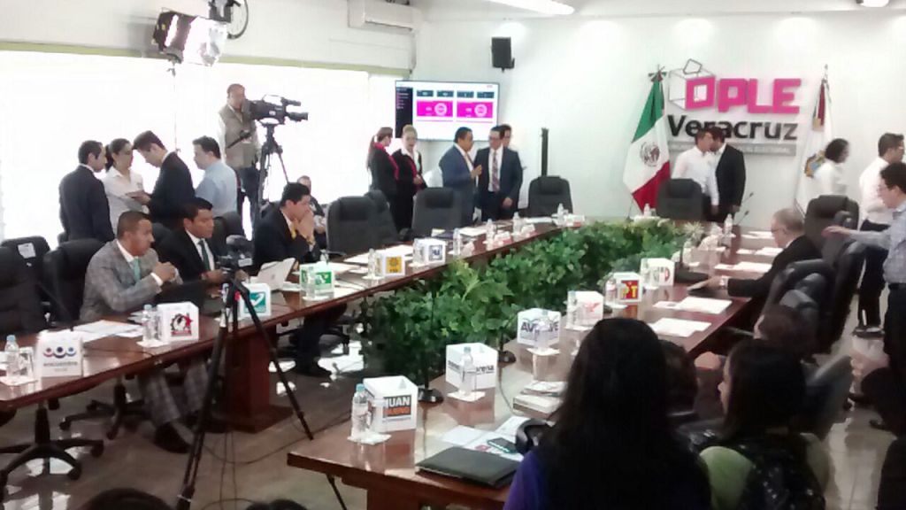 CreandoXMexico's tweet photo. Rueda de prensa inicio de jornada electoral OPLE #veracruz #elecciones2016 https://t.co/tOSxqGhlnY https://t.co/y4BVnW3GEF