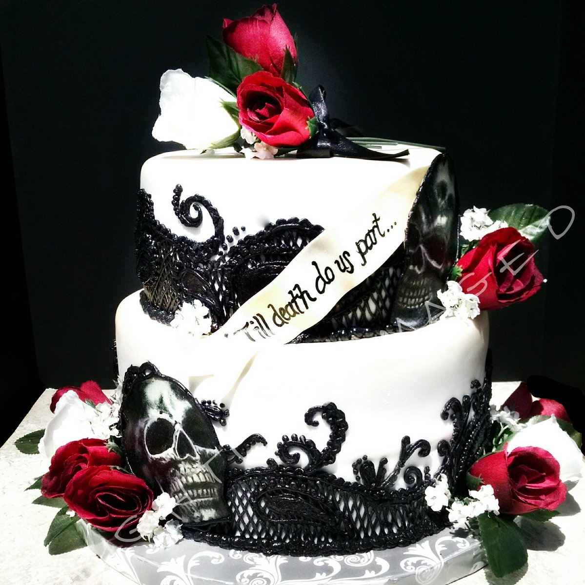 damagedslightly's tweet photo. Pretty bad ass in my opinion. Loved making it. #wedding #cakeartist #SlightlyDamaged ##SlightlyDamagedCakeCompany https://t.co/RceRVs2DP6