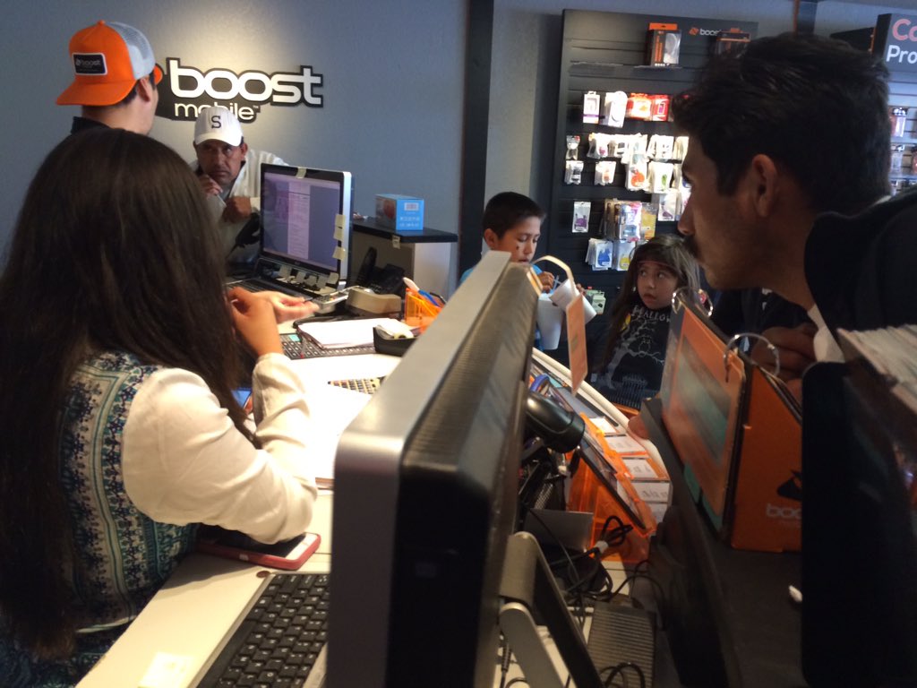 Activation?? No problem for this team Twi California Salinas today!! #boostTakeover @noreen_spg @JamesLeeWC
