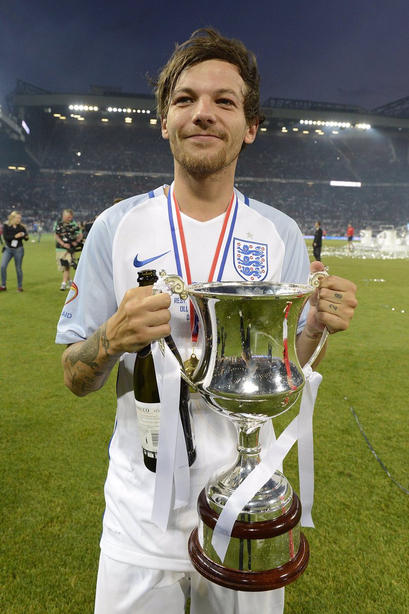 TeamLouisMexico's tweet photo. I am so proud to be part of this adventure with you ❤️😊✨ #SoccerAid2016 @Louis_Tomlinson https://t.co/RBMoNx6gDj