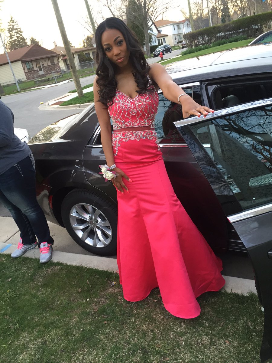 mirijuana__'s tweet photo. #Prom2k16 👑 https://t.co/8BJWZF1NBO