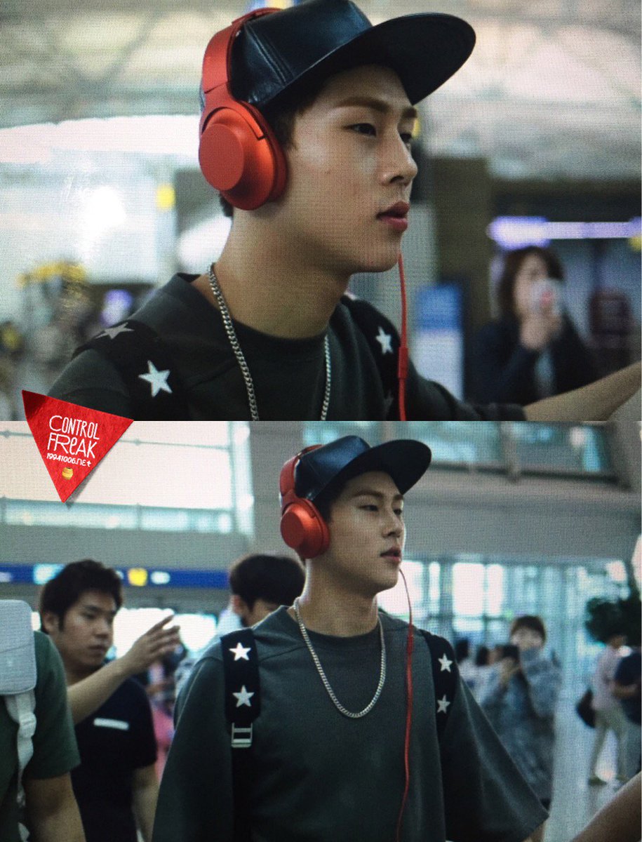 19941006net's tweet photo. 160606 출국 #주헌 #몬스타엑스 #MONSTA_X #TheCLAN #걸어 @OfficialMonstaX https://t.co/3Xy0E1YVCD