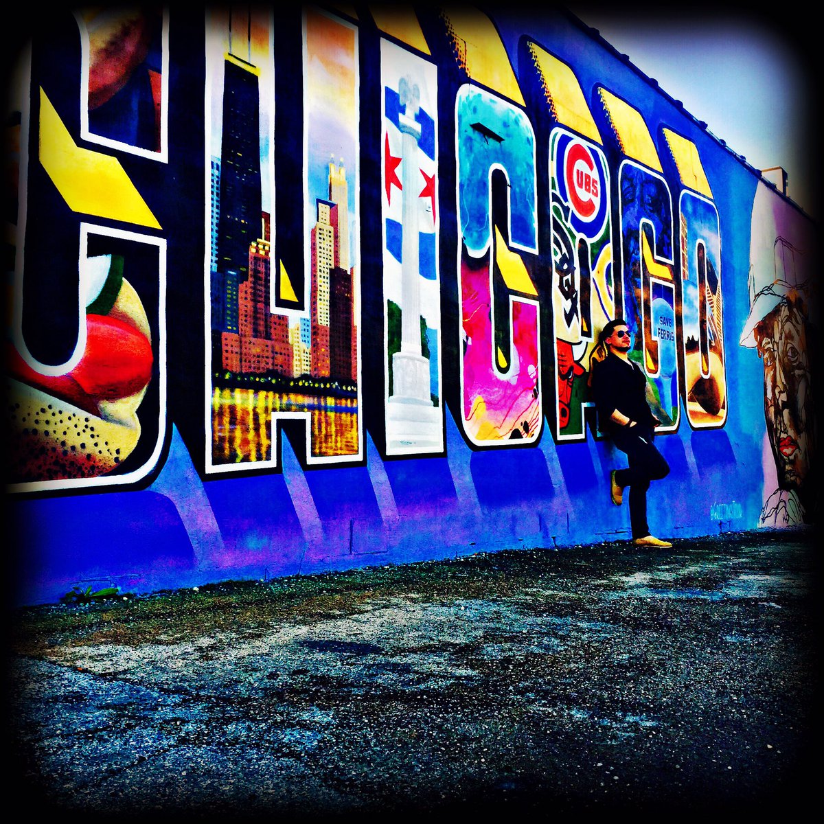 NandoQO's tweet photo. !!CHICAGO MY KIND OF TOWN!!☀️😎
#chicago #ilovemycity #photoshoot #windycity #summer #graffitiart #sundayfunday #sun https://t.co/DfhB126KbL