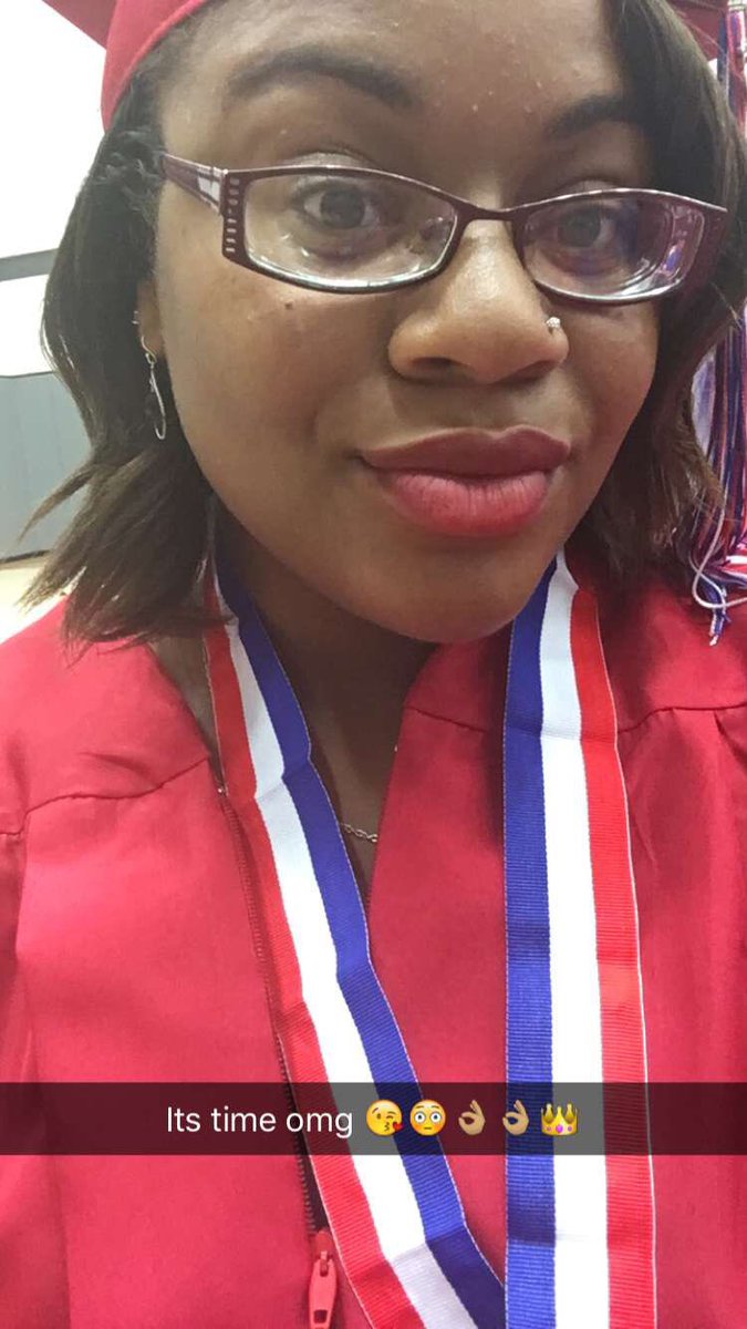 Daily_Basis18's tweet photo. So happy we made it class of #2016 its our time 😍☺️👌🏽😭💕🎉🎓🎓 https://t.co/QLTDoG9Dvc