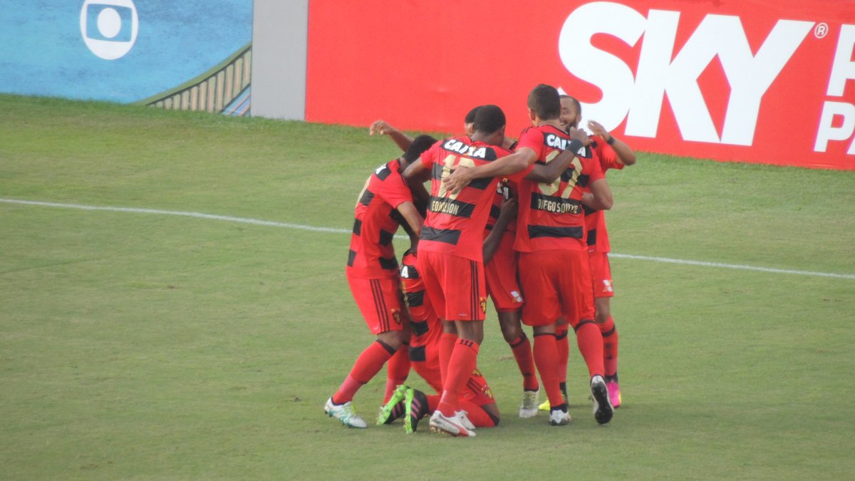 ge_pernambuco's tweet photo. Diego Souza, para o Sport, e Robinho, para o Atlético-MG, comandam empate alucinante na Ilha https://t.co/kCPalEyGXa https://t.co/bg4EhxmhXa