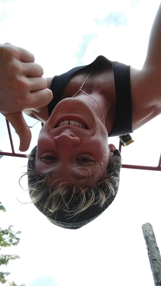 BruceJLangley's tweet photo. So turns out #Toronto is beautiful in the eve. Just hanging out at the park... #Exploring :D https://t.co/DyQZRJwObl