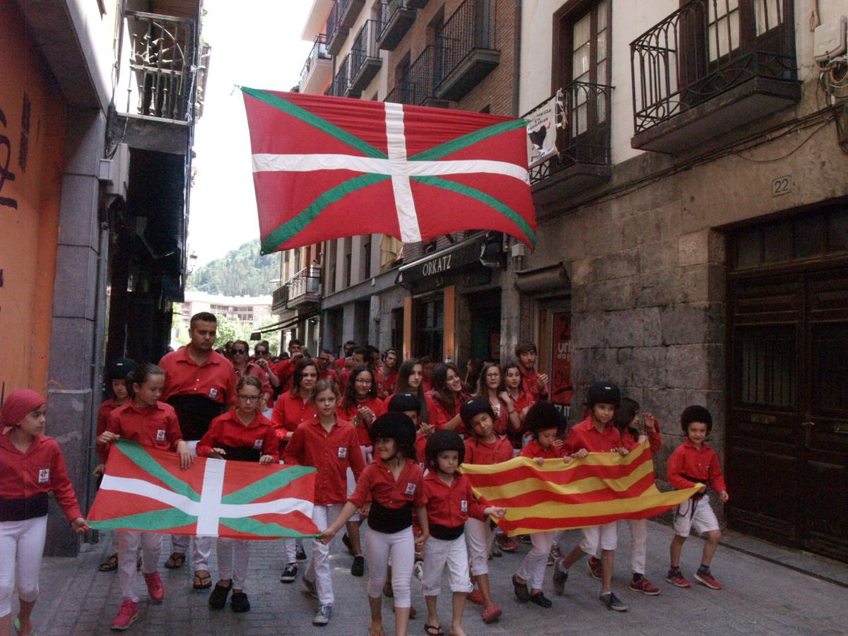 Eskerrik asko Arrasate eta Azpeitia.<a href="/CdBCN/">Castellers de Barcelona</a> us agraïm la vostra acollida
.Orgullosos d'haver participat avui