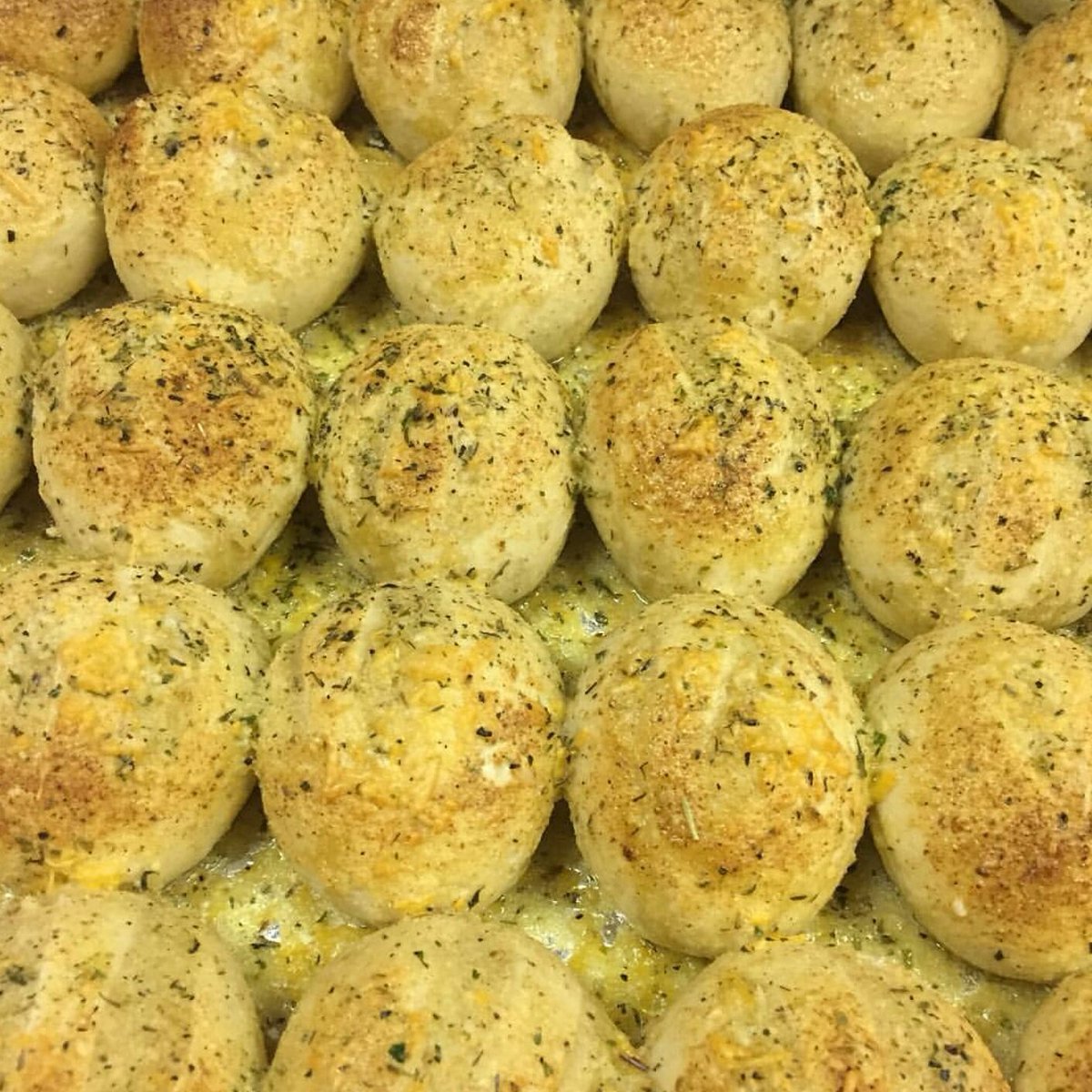 Discover_D1's tweet photo. Fresh baked rolls from a #D1 fav @pasta.bowl! Happy 1yr to this #goodfood  small biz! 17301 W. McNichols #DiscoverD1 https://t.co/oGjvVaYHYm